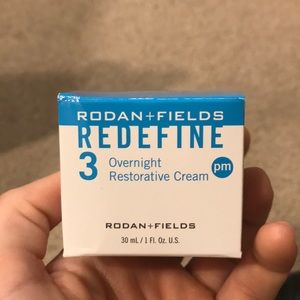 Redefine overnight restorative creme